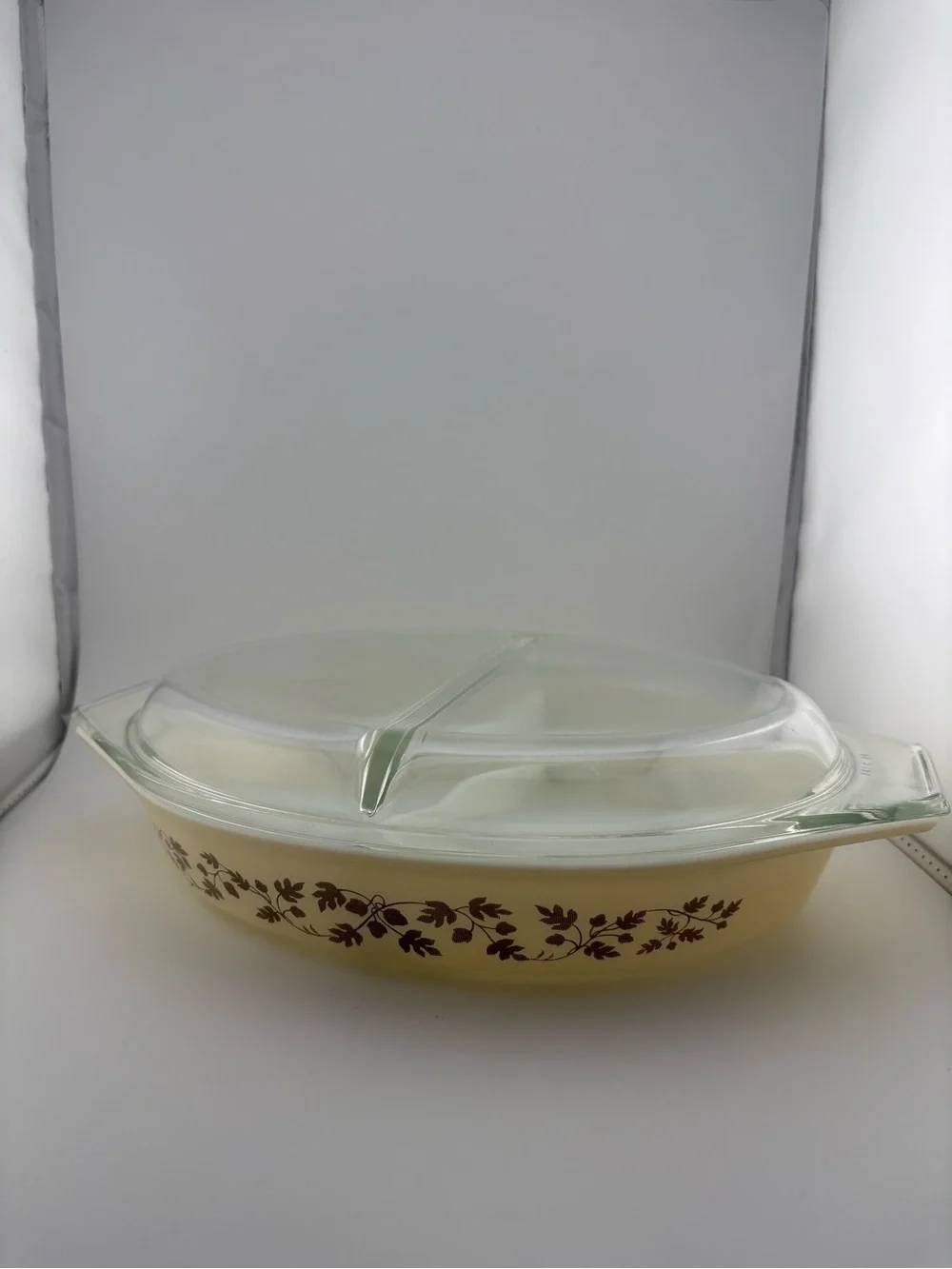 Vintage Pyrex 942C Golden Acorn 1.5-quart covered divided casserole dish